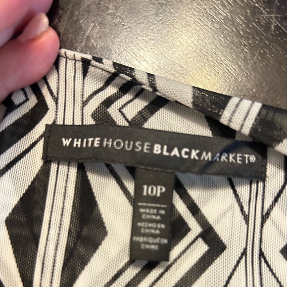 White House Black
Market Mesh Wrap Dress Long Sleeve V-Neck Size 10 - Picture 8 of 9